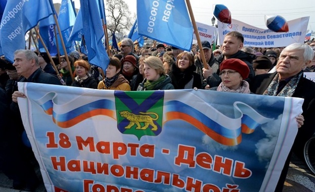 Над 17 хил. души в Приморский край излязоха на митинг за годишнината от присъединяването на Крим към Русия