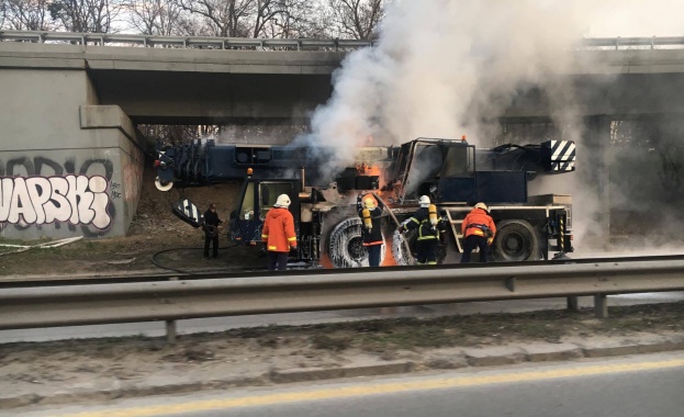 Камион горя в София тази сутрин 