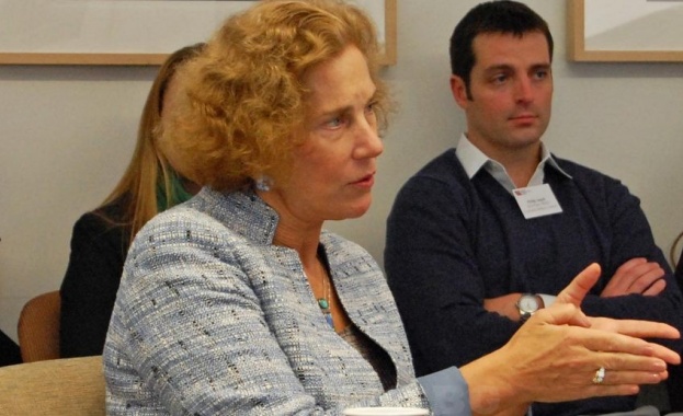 Обявиха за невалиден дипломатическия паспорт на Елена Поптодорова