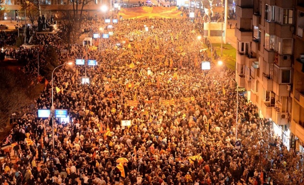 Македония протестира, 250 хиляди души излязоха по улиците