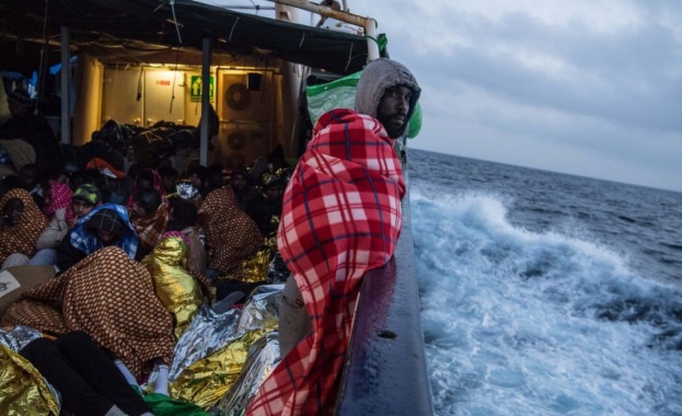 11 мигранти загинаха, след като лодката им потъна край бреговете на Турция