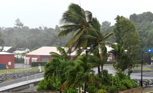 Евакуираха 25 000 души заради опасен циклон в Австралия