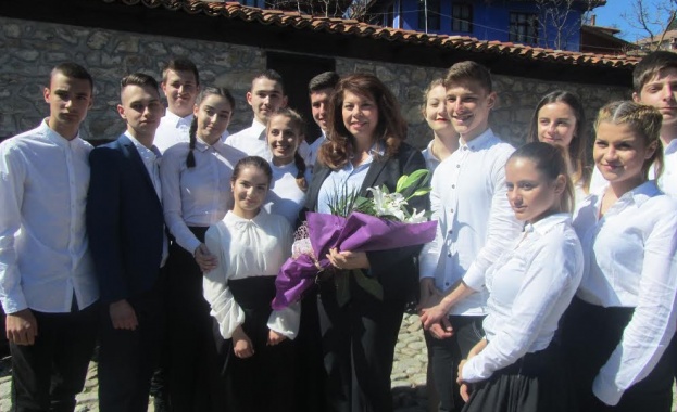 Вицепрезидентът: Наш дълг е да учим децата си да почитат героите и талантите на България