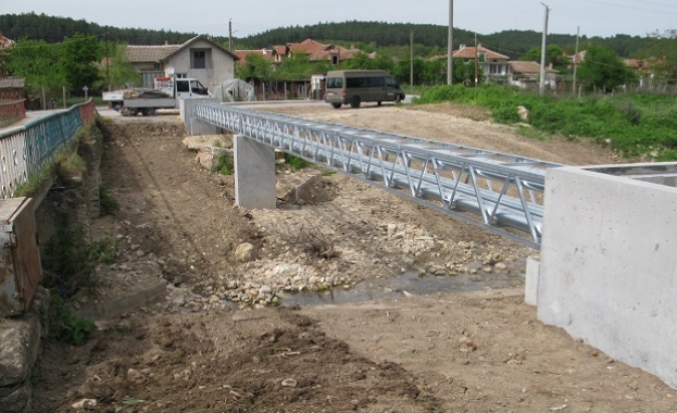 43 км електропроводи са вкопани в земята в Елхово и Тополовград по проекта на EVN и БДЗП