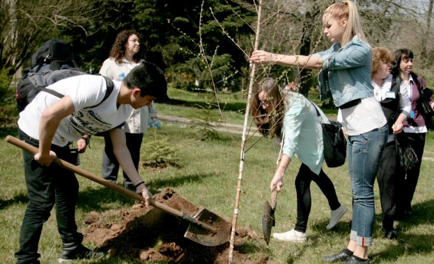 Десетки ученици призоваха да пазим и обичаме гората