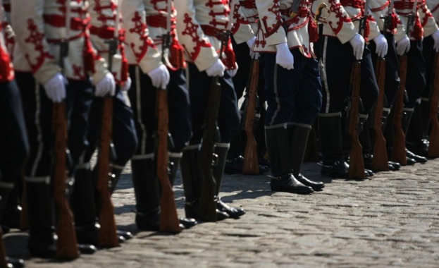 Все по-малко кандидати за гвардейци