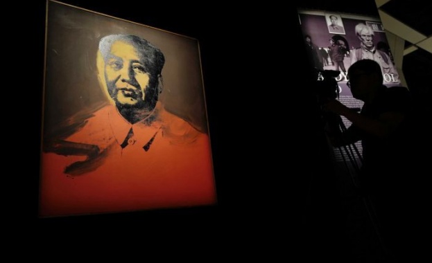 Продадоха за 12,6 млн. долара портрет на Мао Дзедун, рисуван от Анди Уорхол
