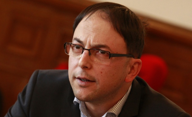 Сменят шефа на Агенцията за българите в чужбина