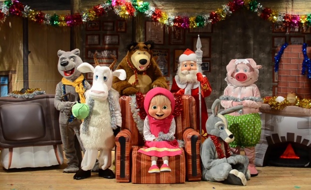 Хитовият спектакъл "Маша и мечока" с по две представления в София, Пловдив и Русе