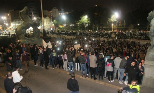 Хиляди излязоха на протест за втори пореден ден в Белград