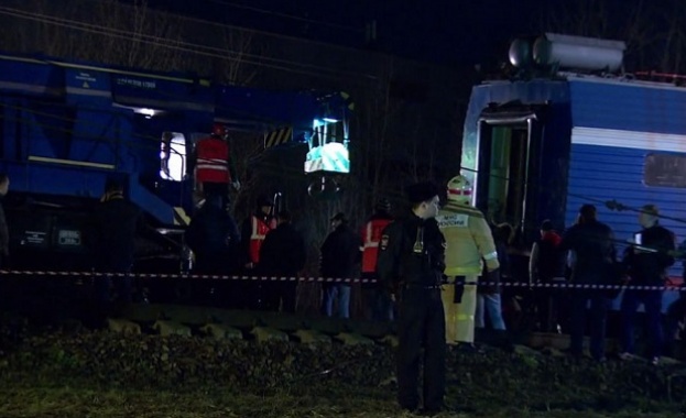 Два влака се удариха край Москва, 23-ма души пострадаха