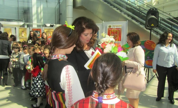 Вицепрезидентът: Българските деца и учители са най-успешните посланици на нашата култура по света