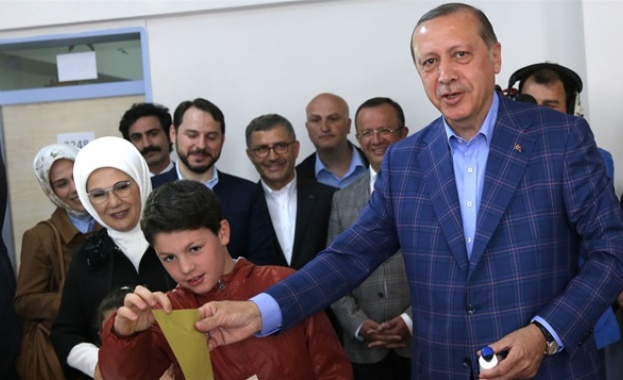 Ердоган получи подкрепа за затягане на авторитарната хватка