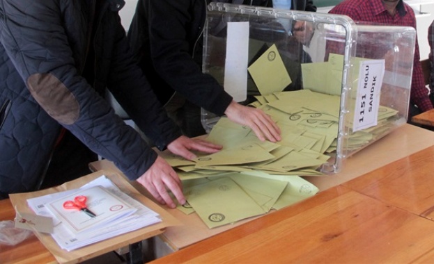 Опозицията в Турция сезира съда за референдума 