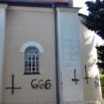 Оскверниха Руската църква в Израел със символи на Сатана