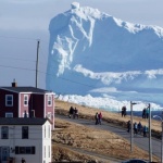 Айсберг предизвика прилив на туристи в Нюфаундленд (видео)