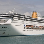 Първият луксозен лайнер за сезона акостира в Бургас