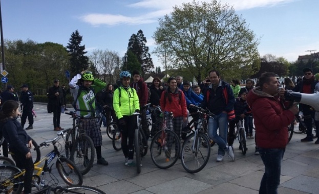 Велосипедисти подкрепиха болните от хемофилия