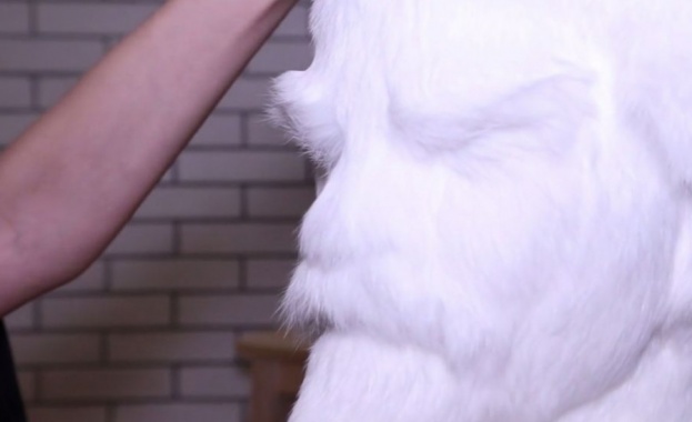 Сибирска артистка изработи "пухкав" бюст на Ленин (видео)