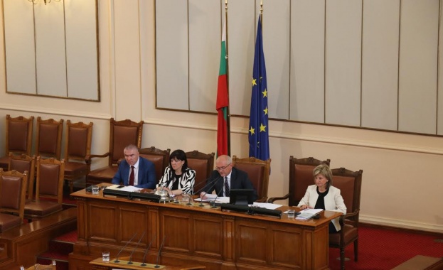 Парламентът прие декларация за Македония