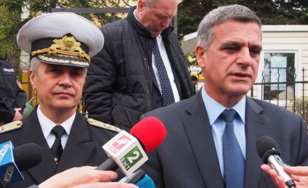 Военният министър: Никой няма интерес от етническо напрежение в Македония