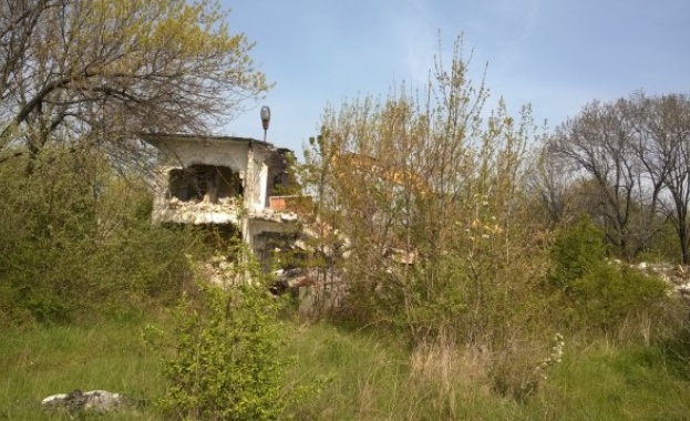 Несебърската община събори почивна база в Равда зад гърба на МОН