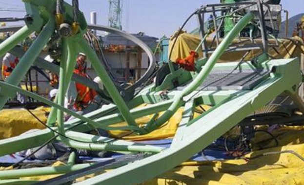 Кран падна и уби работници на корабостроителница на Самсунг 
