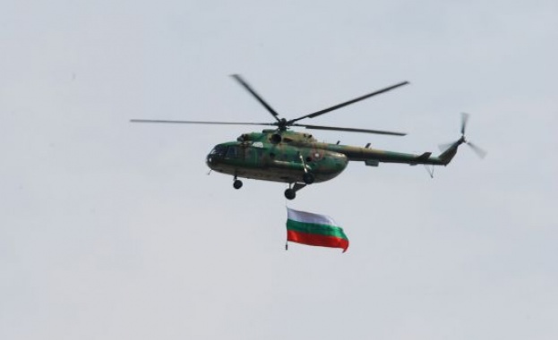 Вертолети и самолети от състава на ВВС ще изпълняват полети с прелитане на малка височина над София за 6 май 