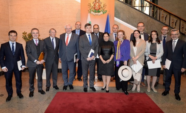 Министър Павлова представи пред посланици от ЕС напредъка по препоръките от последния доклад на ЕK 