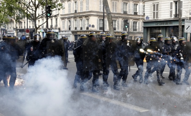 141 души бяха арестувани в Париж след протест срещу изборите