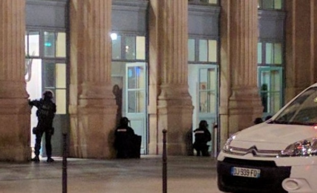 Среднощна антитерористична операция затвори парижка гара