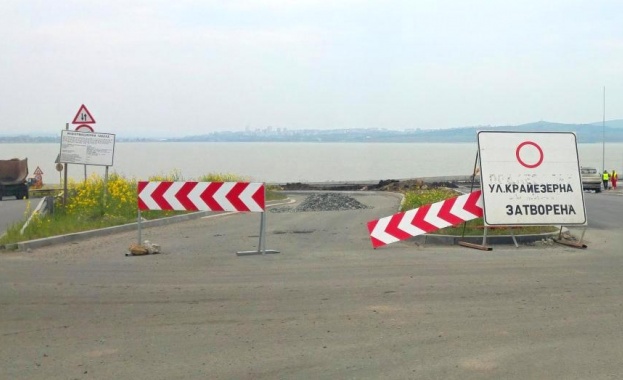 Реконструкцията на “Крайезерна” е пред финал, налага се периодично затваряне на улицата за движение 