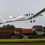 Самолет на слънчева енергия полетя за 8 минути