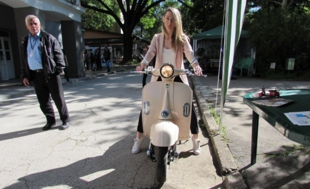 Българка представи първия електрически скутер у нас