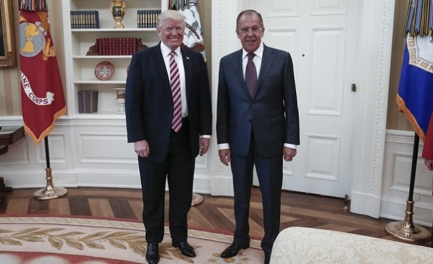 „Вашингтон пост“: Доналд Тръмп издаде строго секретна информация на руснаците