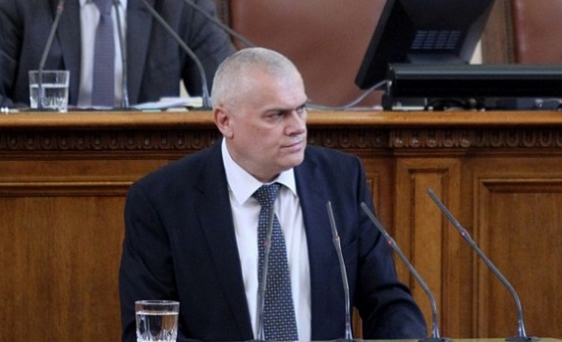 Министърът Радев ще дава обяснения пред парламента за случая с отвличането