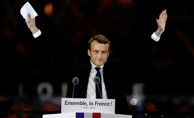 Президентът Румен Радев поздрави президента Еманюел Макрон по случай Националния