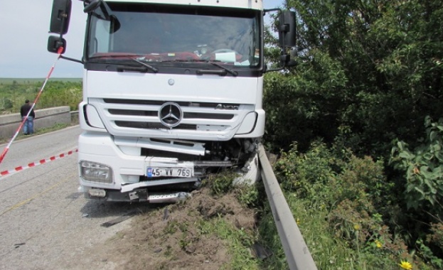 Сблъсък между два ТИР-а блокира магистралата до Пловдив
