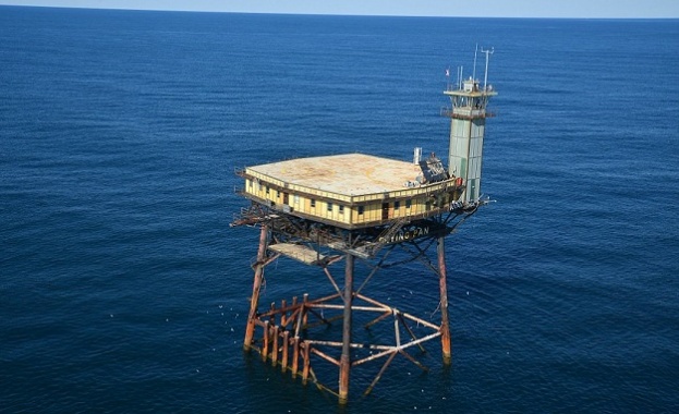 Предлагат почивка в хотел на 50 километра от брега (видео)