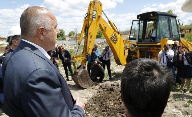 Започна строежът на новите къщи в Хитрино