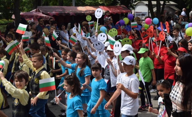 Бургас се готви за масов и усмихнат 24 май