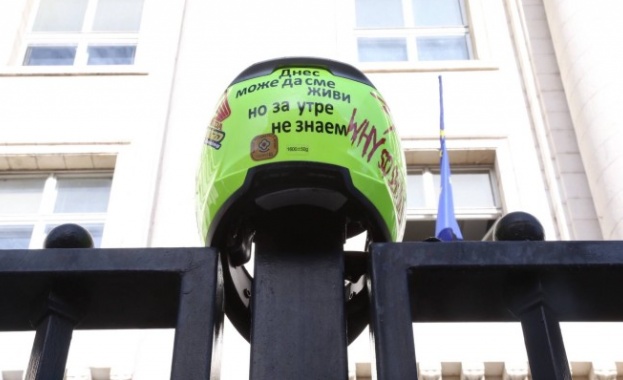 Мотористи протестираха пред Съдебната палата (обновена)