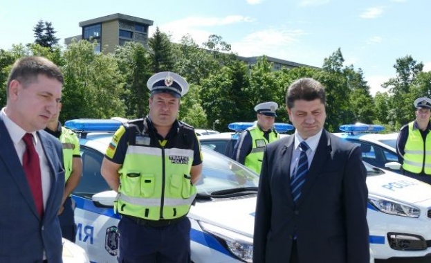 Полицията получи още 49 нови автомобила