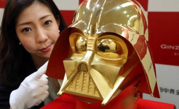 Японци направиха златна маска на Дарт Вейдър, продават я за над 1 милион долара