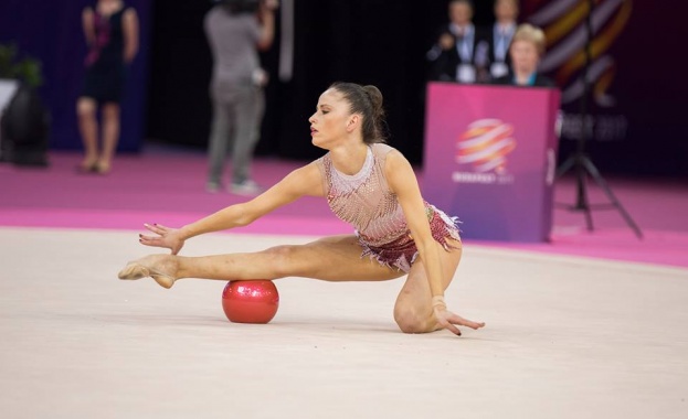 България е на четвърто място след първия ден на Европейското по художествена гимнастика