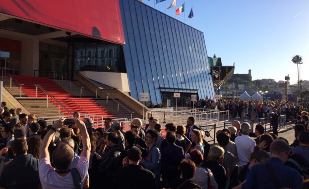 Евакуация след фалшива бомбена заплаха на фестивала в Кан