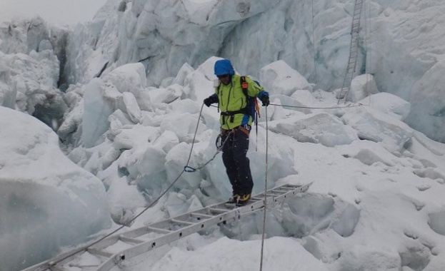Атанас Скатов стъпи на Еверест 