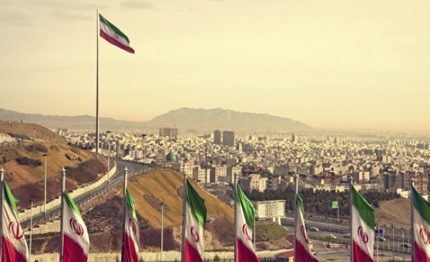 Техеран: САЩ трябва да спрат продажбата на оръжие на терористи