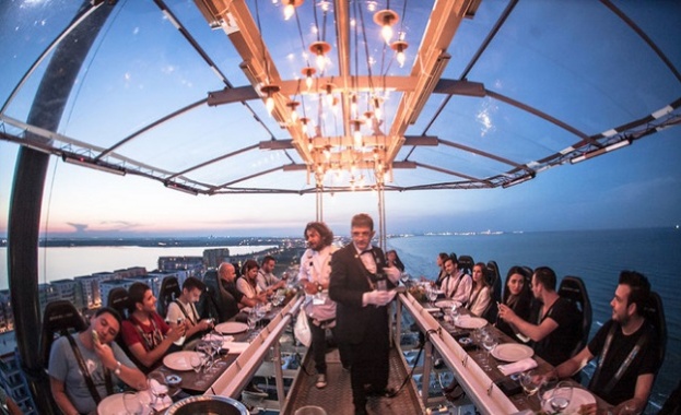 Вечеря в небето e топ атракцията за това лято във Варна