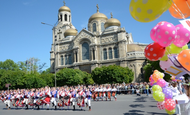 Варна с най-многолюдното шествие за празника, 15 000 души отбелязаха 24 май
